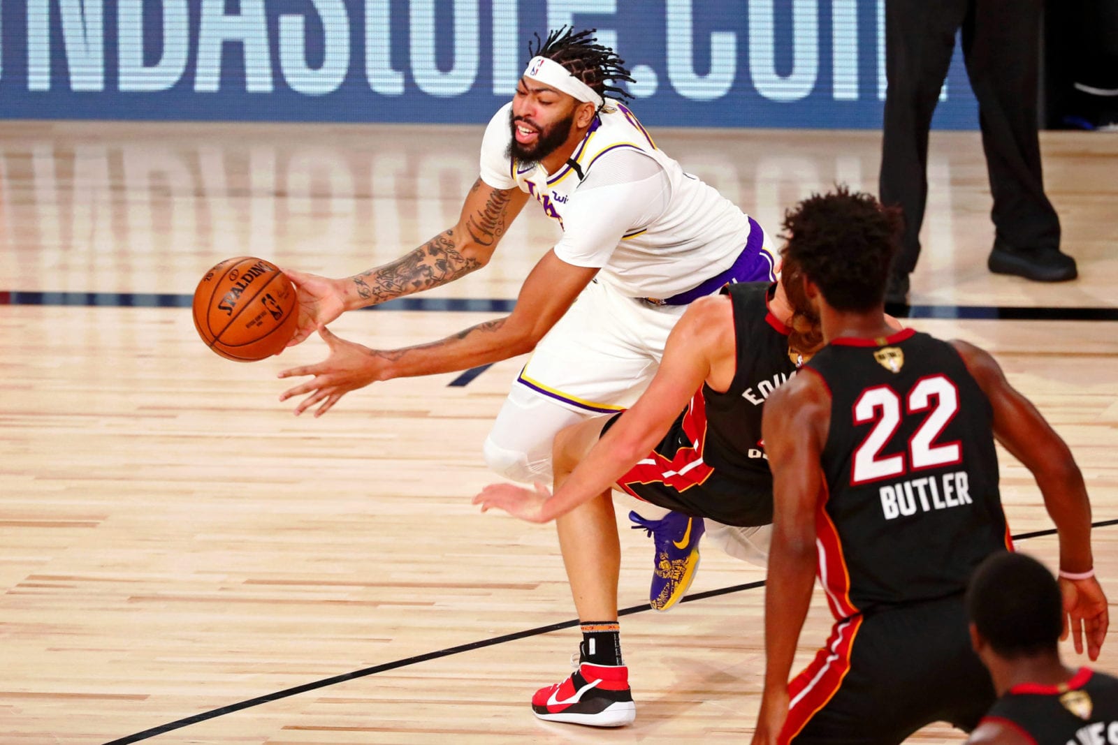 Lakers Say They’re Focused Despite Lackluster Effort in Game 3