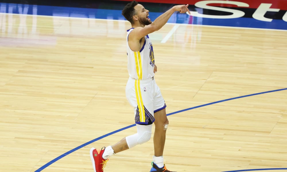 Steph Curry Shatters NBA Records; Continuing His Scoring Assault