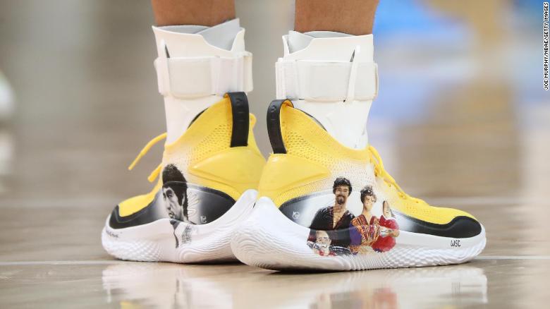 Steph Curry Supports the Asian Community by Auctioning Shoes