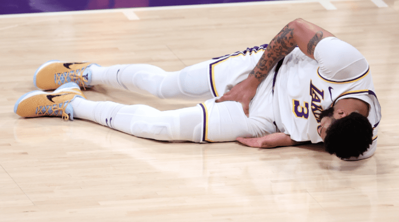 Anthony Davis Injured In the Lakers Loss to Phoenix Suns