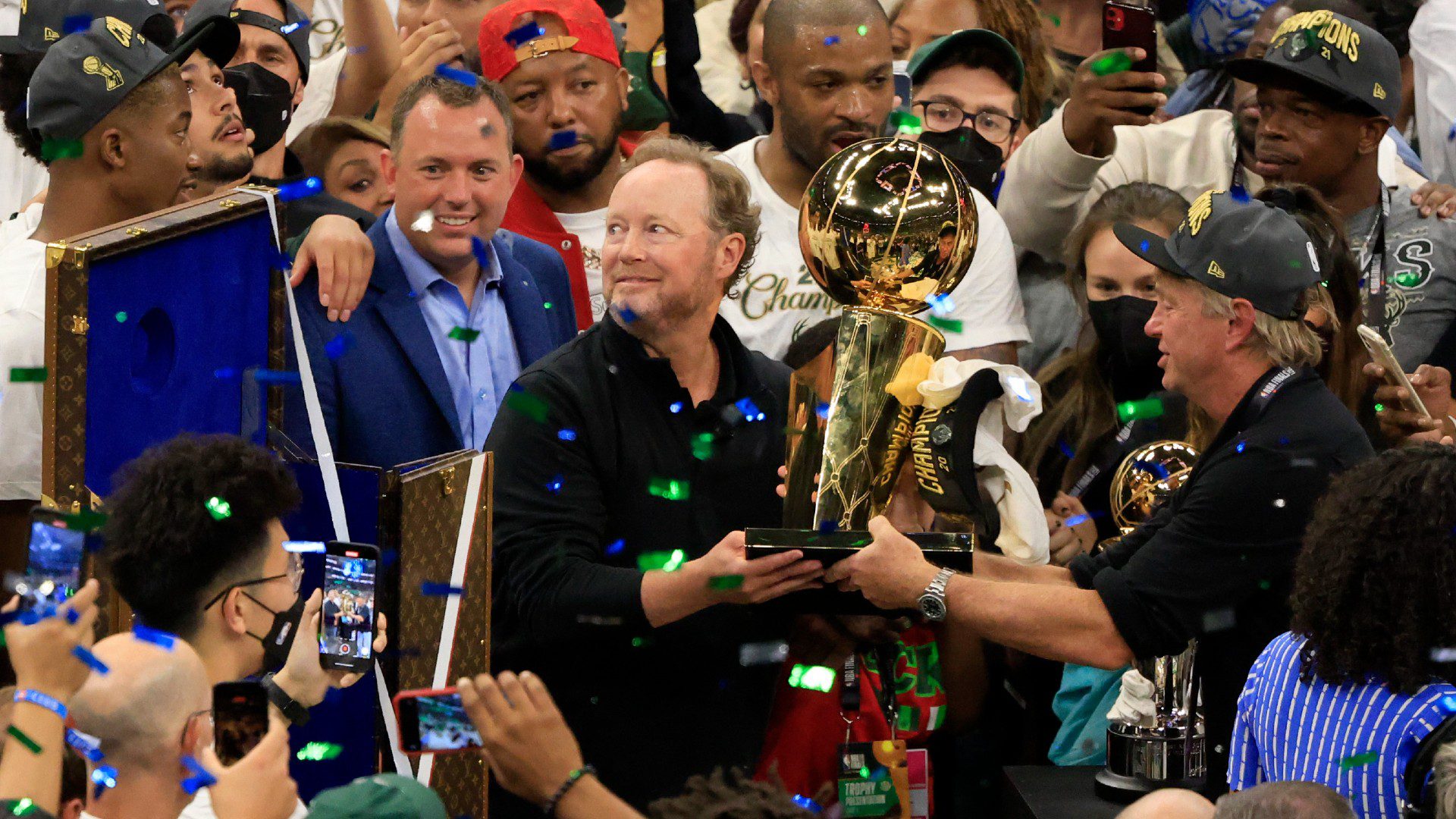 Mike Budenholzer is staying in Milwaukee for at least 3 more years