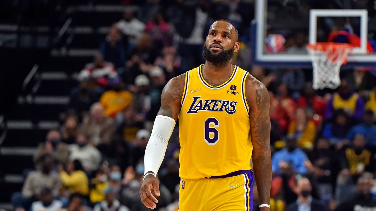 LeBron James Becomes Oldest Player to Score 30-Point Triple-Double
