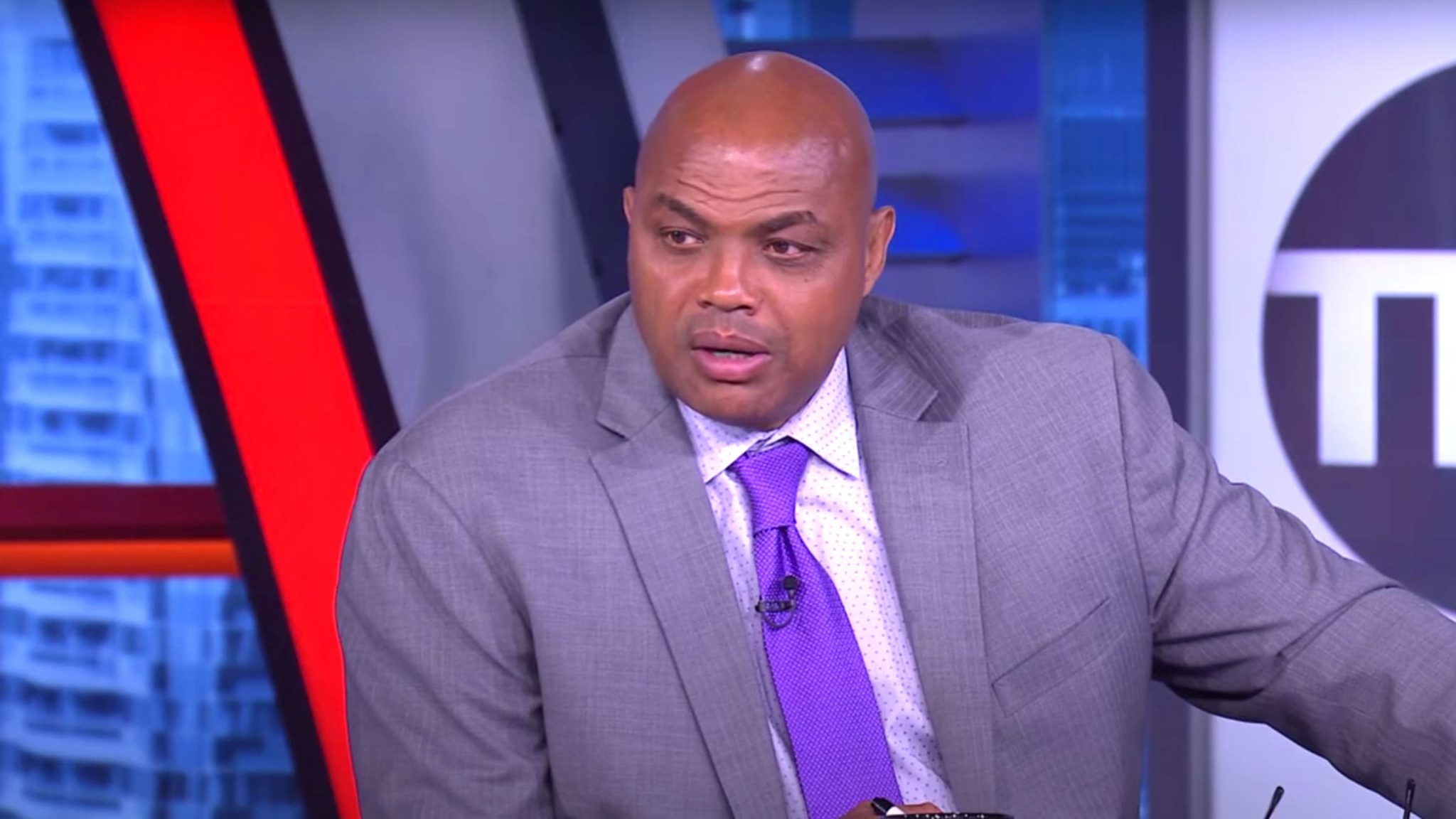 Charles Barkley Calls Lakers ‘Geezers,’ and AD Needs To Play Better