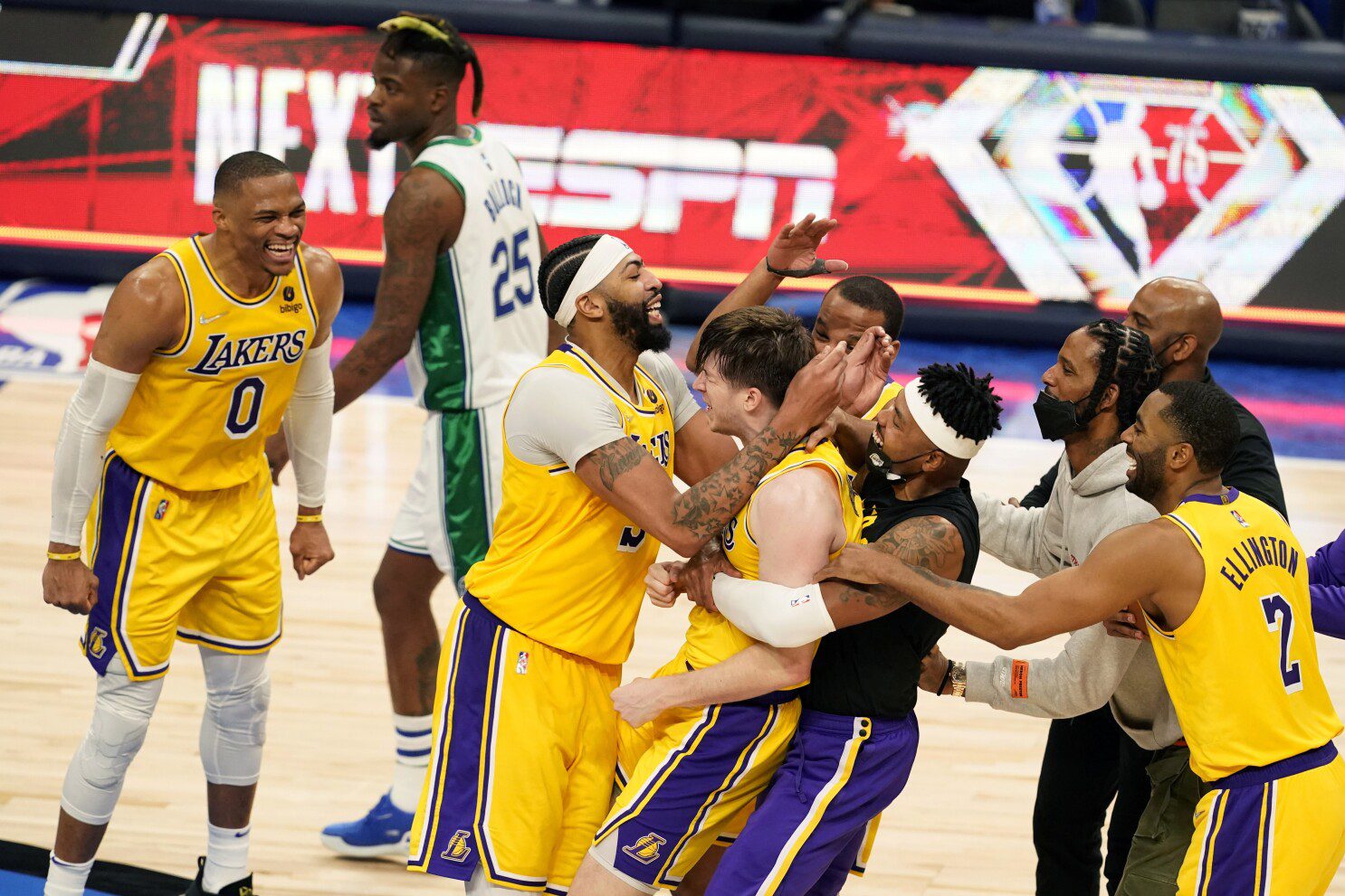 ‘Hillbilly Kobe’ Austin Reaves Hits Last-Second Shot for Lakers’ Win
