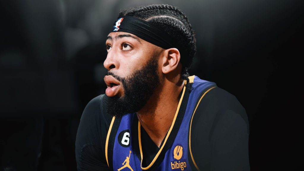 Lakers‘ Anthony Davis Suffers Eye Injury During First Quarter – IVRCQB