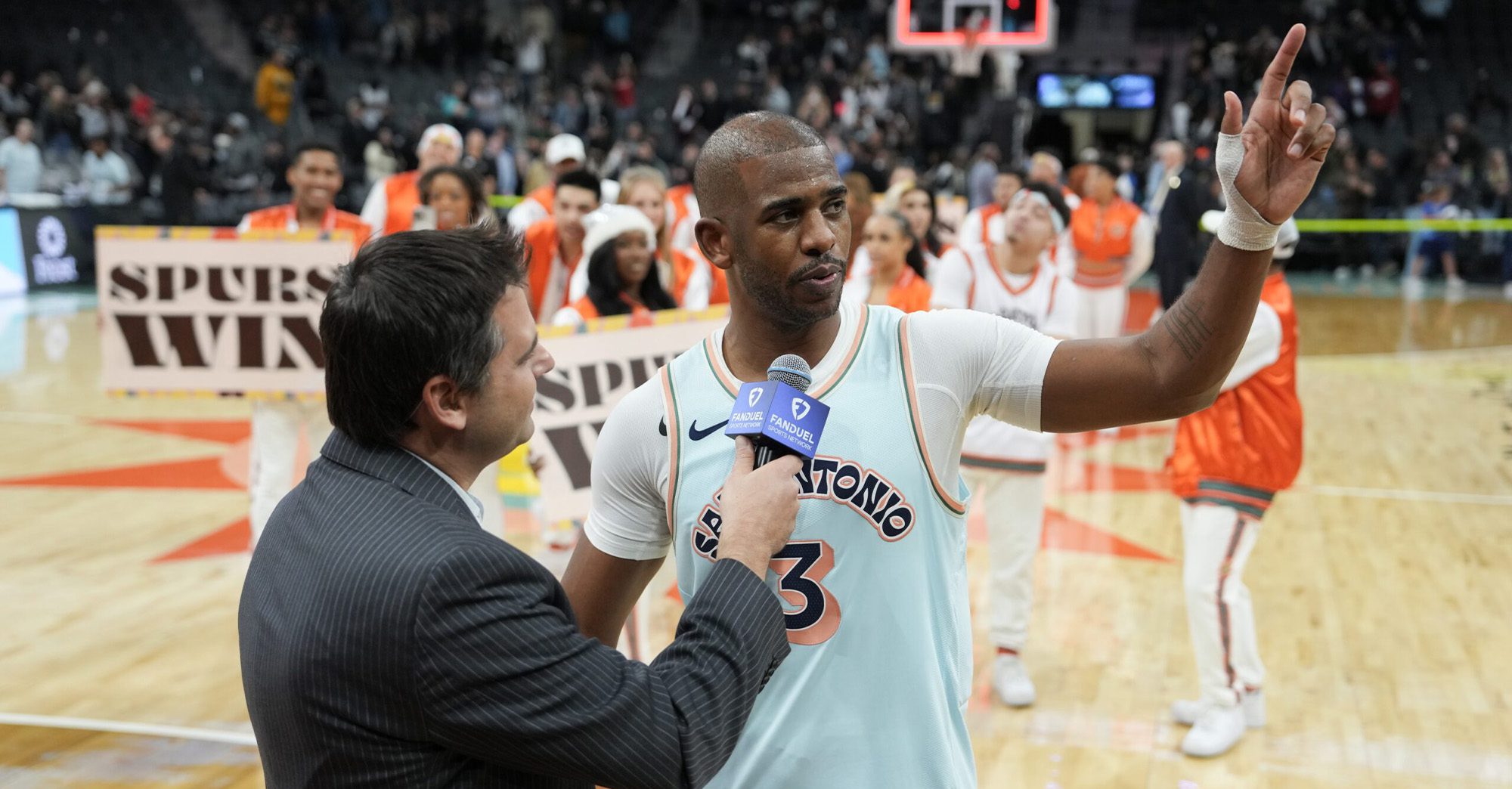 Chris Paul Gives Emotional Speech to Teammates After Historic Night: VIDEO